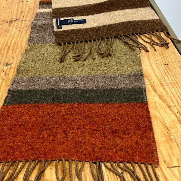 Banana Republic 100% Wool Scarf - Picture 3 of 6